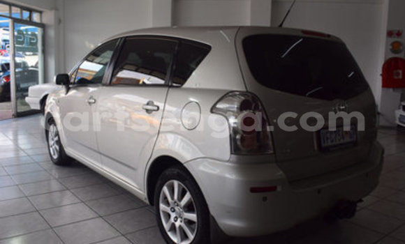 Nunua Ilio tumika Toyota Corolla Verso Silver Gari ndani ya Ezulwini nchini Hhohho Nunua Ilio tumika Toyota Corolla Verso Silver Gari ndani ya Ezulwini nchini Hhohho