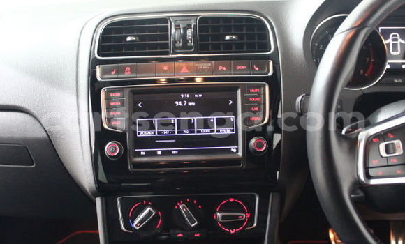 Nunua Ilio tumika Volkswagen Polo White Gari ndani ya Ezulwini nchini Hhohho Nunua Ilio tumika Volkswagen Polo White Gari ndani ya Ezulwini nchini Hhohho