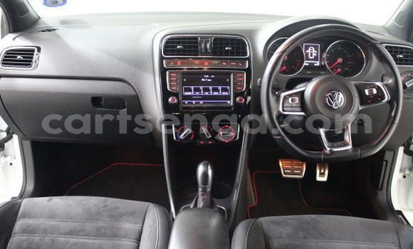 Nunua Ilio tumika Volkswagen Polo White Gari ndani ya Ezulwini nchini Hhohho Nunua Ilio tumika Volkswagen Polo White Gari ndani ya Ezulwini nchini Hhohho