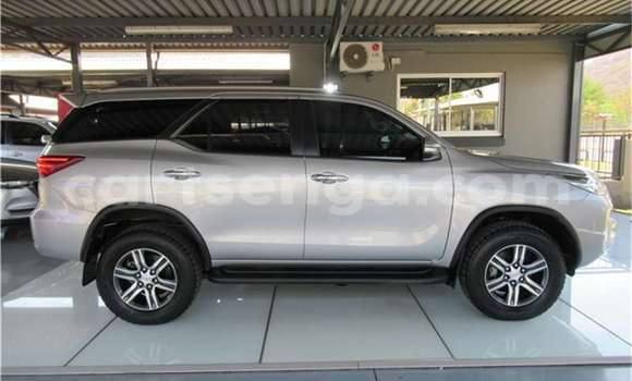 Acheter Occasion Voiture Toyota Fortuner Gris à Bulembu, Hhohho Acheter Occasion Voiture Toyota Fortuner Gris à Bulembu, Hhohho