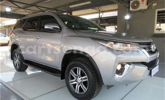 Acheter Occasion Voiture Toyota Fortuner Gris à Bulembu, Hhohho Acheter Occasion Voiture Toyota Fortuner Gris à Bulembu, Hhohho