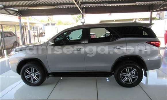 Acheter Occasion Voiture Toyota Fortuner Gris à Bulembu, Hhohho Acheter Occasion Voiture Toyota Fortuner Gris à Bulembu, Hhohho