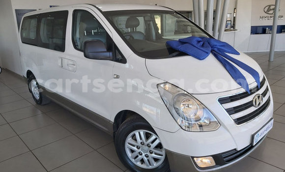 Buy Used Hyundai H1 White Car in Kwaluseni in Manzini Buy Used Hyundai H1 White Car in Kwaluseni in Manzini