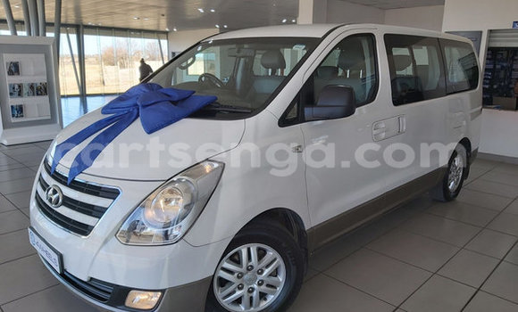 Buy Used Hyundai H1 White Car in Kwaluseni in Manzini Buy Used Hyundai H1 White Car in Kwaluseni in Manzini