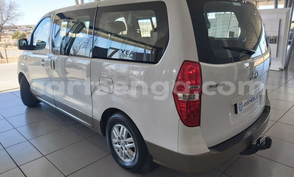 Buy Used Hyundai H1 White Car in Kwaluseni in Manzini Buy Used Hyundai H1 White Car in Kwaluseni in Manzini