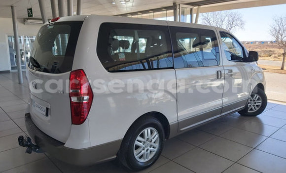 Buy Used Hyundai H1 White Car in Kwaluseni in Manzini Buy Used Hyundai H1 White Car in Kwaluseni in Manzini