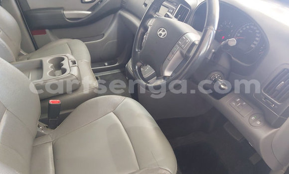 Buy Used Hyundai H1 White Car in Kwaluseni in Manzini Buy Used Hyundai H1 White Car in Kwaluseni in Manzini