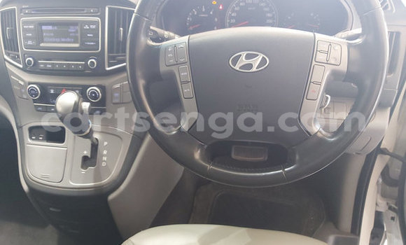 Buy Used Hyundai H1 White Car in Kwaluseni in Manzini Buy Used Hyundai H1 White Car in Kwaluseni in Manzini