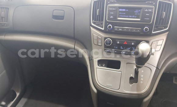 Buy Used Hyundai H1 White Car in Kwaluseni in Manzini Buy Used Hyundai H1 White Car in Kwaluseni in Manzini