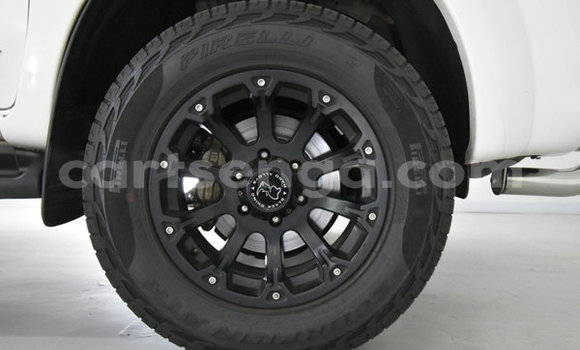 Nunua Ilio tumika Toyota Hilux White Gari ndani ya Ezulwini nchini Hhohho Nunua Ilio tumika Toyota Hilux White Gari ndani ya Ezulwini nchini Hhohho