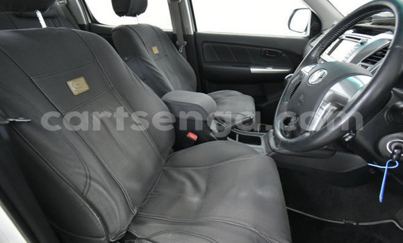 Nunua Ilio tumika Toyota Hilux White Gari ndani ya Ezulwini nchini Hhohho Nunua Ilio tumika Toyota Hilux White Gari ndani ya Ezulwini nchini Hhohho