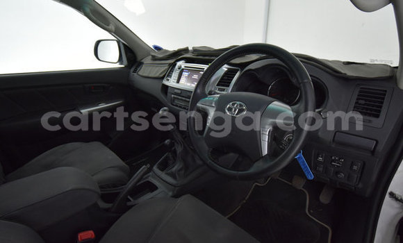 Nunua Ilio tumika Toyota Hilux White Gari ndani ya Ezulwini nchini Hhohho Nunua Ilio tumika Toyota Hilux White Gari ndani ya Ezulwini nchini Hhohho