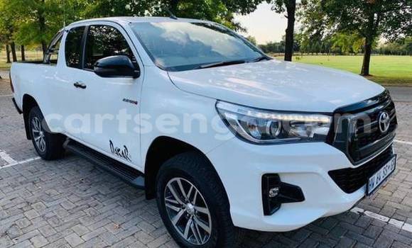 Nunua Ilio tumika Toyota Hilux White Gari ndani ya Ezulwini nchini Hhohho Nunua Ilio tumika Toyota Hilux White Gari ndani ya Ezulwini nchini Hhohho