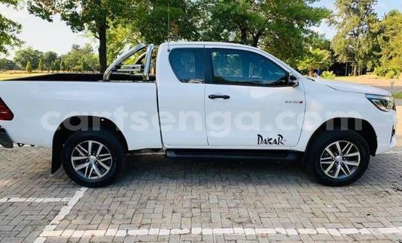 Nunua Ilio tumika Toyota Hilux White Gari ndani ya Ezulwini nchini Hhohho Nunua Ilio tumika Toyota Hilux White Gari ndani ya Ezulwini nchini Hhohho