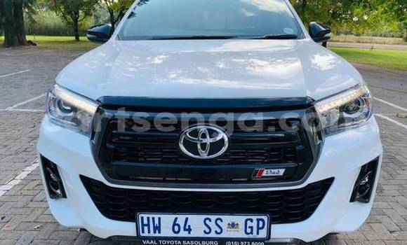 Nunua Ilio tumika Toyota Hilux White Gari ndani ya Ezulwini nchini Hhohho Nunua Ilio tumika Toyota Hilux White Gari ndani ya Ezulwini nchini Hhohho
