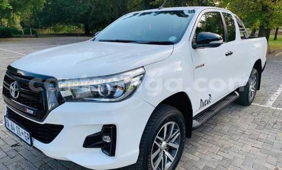 Nunua Ilio tumika Toyota Hilux White Gari ndani ya Ezulwini nchini Hhohho Nunua Ilio tumika Toyota Hilux White Gari ndani ya Ezulwini nchini Hhohho