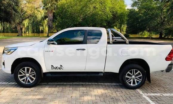 Nunua Ilio tumika Toyota Hilux White Gari ndani ya Ezulwini nchini Hhohho Nunua Ilio tumika Toyota Hilux White Gari ndani ya Ezulwini nchini Hhohho