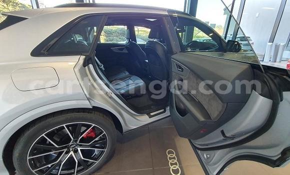 Nunua Ilio tumika Audi Q8 Silver Gari ndani ya Manzini nchini Manzini Nunua Ilio tumika Audi Q8 Silver Gari ndani ya Manzini nchini Manzini