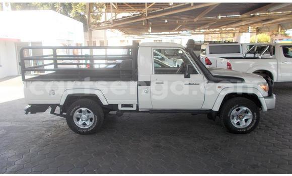 Buy Used Toyota Land Cruiser White Car in Manzini in Manzini Buy Used Toyota Land Cruiser White Car in Manzini in Manzini