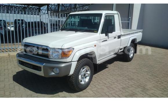Nunua Ilio tumika Toyota Land Cruiser White Gari ndani ya Manzini nchini Manzini Nunua Ilio tumika Toyota Land Cruiser White Gari ndani ya Manzini nchini Manzini