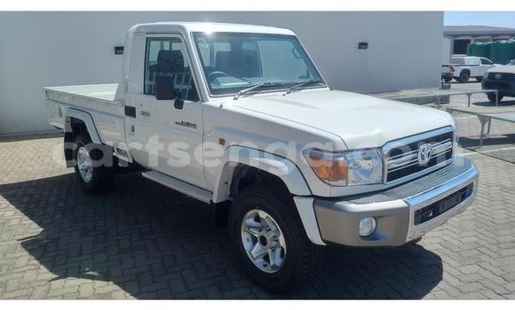 Nunua Ilio tumika Toyota Land Cruiser White Gari ndani ya Manzini nchini Manzini Nunua Ilio tumika Toyota Land Cruiser White Gari ndani ya Manzini nchini Manzini