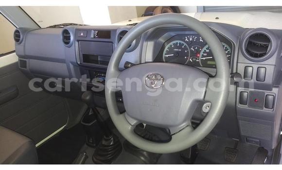 Nunua Ilio tumika Toyota Land Cruiser White Gari ndani ya Manzini nchini Manzini Nunua Ilio tumika Toyota Land Cruiser White Gari ndani ya Manzini nchini Manzini
