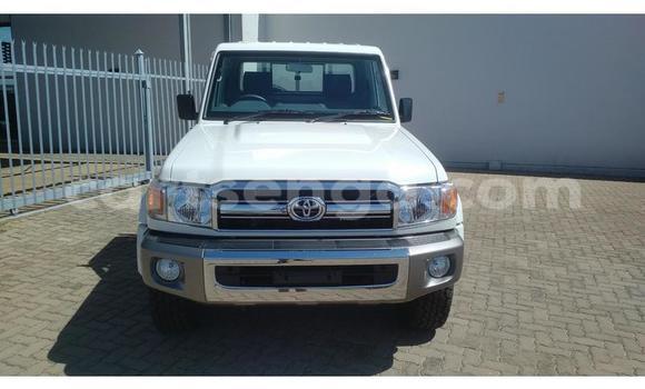 Nunua Ilio tumika Toyota Land Cruiser White Gari ndani ya Manzini nchini Manzini Nunua Ilio tumika Toyota Land Cruiser White Gari ndani ya Manzini nchini Manzini