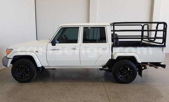 Buy Used Toyota Land Cruiser White Car in Mondi in Hhohho Buy Used Toyota Land Cruiser White Car in Mondi in Hhohho