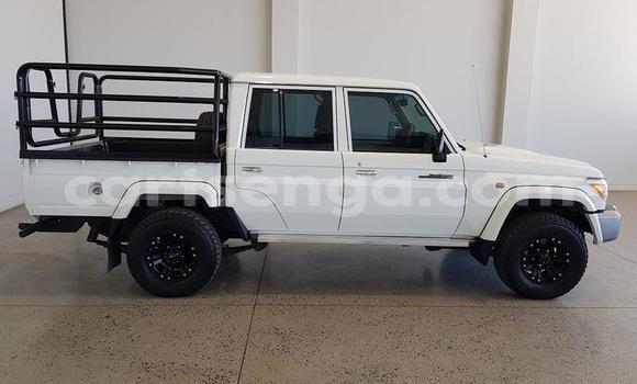 Buy Used Toyota Land Cruiser White Car in Mondi in Hhohho Buy Used Toyota Land Cruiser White Car in Mondi in Hhohho