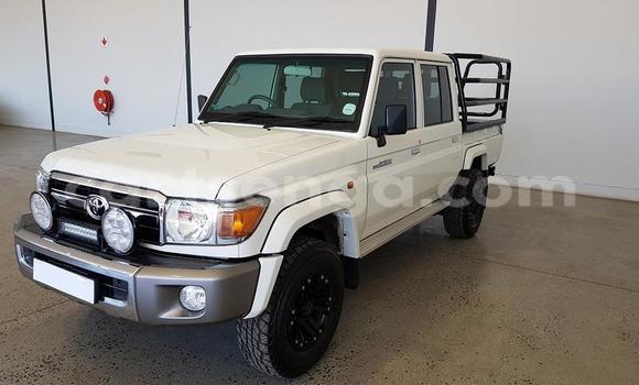 Buy Used Toyota Land Cruiser White Car in Mondi in Hhohho Buy Used Toyota Land Cruiser White Car in Mondi in Hhohho