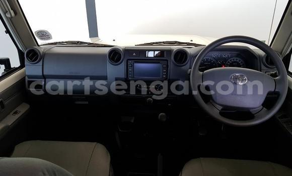 Buy Used Toyota Land Cruiser White Car in Mondi in Hhohho Buy Used Toyota Land Cruiser White Car in Mondi in Hhohho