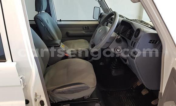 Buy Used Toyota Land Cruiser White Car in Mondi in Hhohho Buy Used Toyota Land Cruiser White Car in Mondi in Hhohho