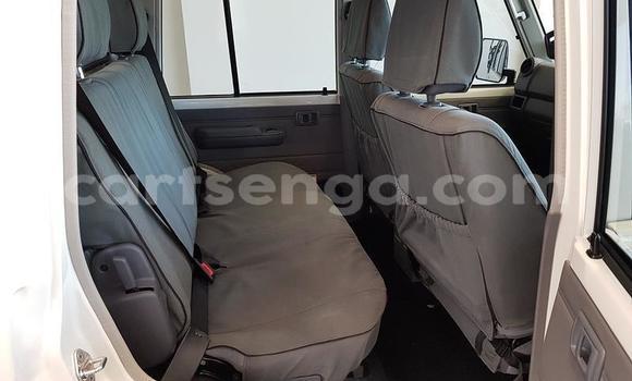 Buy Used Toyota Land Cruiser White Car in Mondi in Hhohho Buy Used Toyota Land Cruiser White Car in Mondi in Hhohho