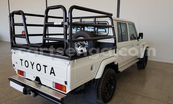 Buy Used Toyota Land Cruiser White Car in Mondi in Hhohho Buy Used Toyota Land Cruiser White Car in Mondi in Hhohho