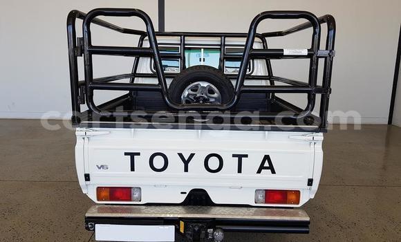 Buy Used Toyota Land Cruiser White Car in Mondi in Hhohho Buy Used Toyota Land Cruiser White Car in Mondi in Hhohho