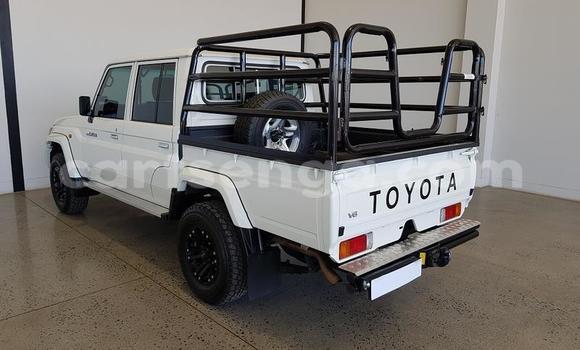 Buy Used Toyota Land Cruiser White Car in Mondi in Hhohho Buy Used Toyota Land Cruiser White Car in Mondi in Hhohho