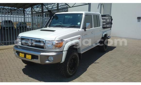 Buy Used Toyota Land Cruiser White Car in Mondi in Hhohho Buy Used Toyota Land Cruiser White Car in Mondi in Hhohho