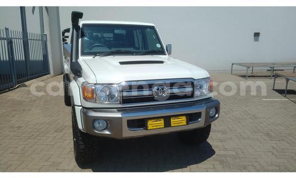Buy Used Toyota Land Cruiser White Car in Mondi in Hhohho Buy Used Toyota Land Cruiser White Car in Mondi in Hhohho