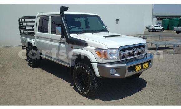 Buy Used Toyota Land Cruiser White Car in Mondi in Hhohho Buy Used Toyota Land Cruiser White Car in Mondi in Hhohho