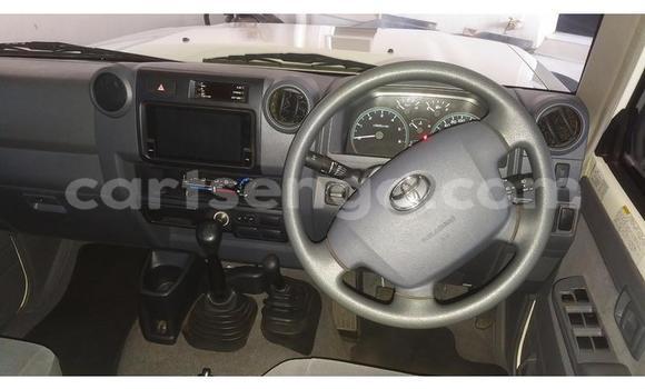 Buy Used Toyota Land Cruiser White Car in Mondi in Hhohho Buy Used Toyota Land Cruiser White Car in Mondi in Hhohho