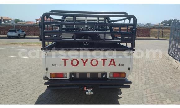 Buy Used Toyota Land Cruiser White Car in Mondi in Hhohho Buy Used Toyota Land Cruiser White Car in Mondi in Hhohho