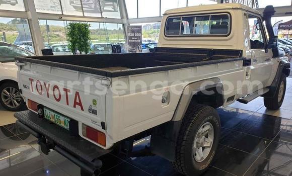 Buy Used Toyota Land Cruiser White Car in Manzini in Manzini Buy Used Toyota Land Cruiser White Car in Manzini in Manzini