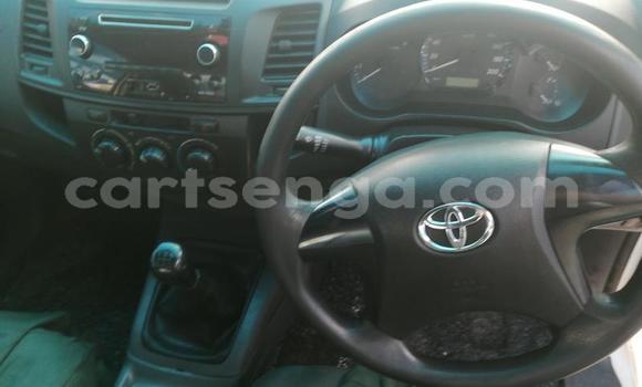 Nunua Ilio tumika Toyota Hilux White Gari ndani ya Manzini nchini Manzini Nunua Ilio tumika Toyota Hilux White Gari ndani ya Manzini nchini Manzini
