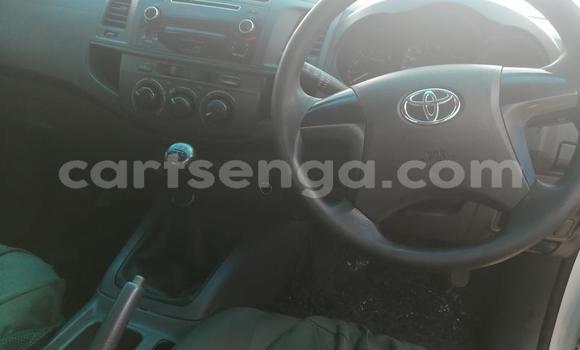 Nunua Ilio tumika Toyota Hilux White Gari ndani ya Manzini nchini Manzini Nunua Ilio tumika Toyota Hilux White Gari ndani ya Manzini nchini Manzini
