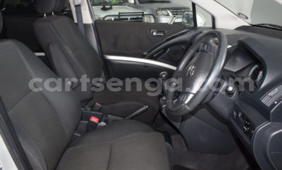 Nunua Ilio tumika Toyota Corolla Verso Silver Gari ndani ya Manzini nchini Manzini Nunua Ilio tumika Toyota Corolla Verso Silver Gari ndani ya Manzini nchini Manzini