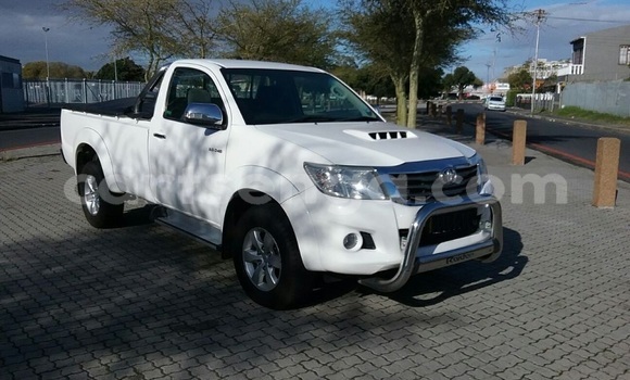 Buy Used Toyota Hilux White Car in Ezulwini in Hhohho Buy Used Toyota Hilux White Car in Ezulwini in Hhohho