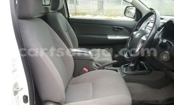 Buy Used Toyota Hilux White Car in Ezulwini in Hhohho Buy Used Toyota Hilux White Car in Ezulwini in Hhohho