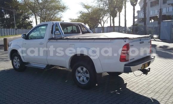 Buy Used Toyota Hilux White Car in Ezulwini in Hhohho Buy Used Toyota Hilux White Car in Ezulwini in Hhohho