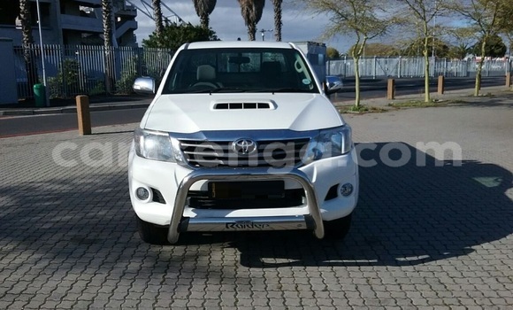 Buy Used Toyota Hilux White Car in Ezulwini in Hhohho Buy Used Toyota Hilux White Car in Ezulwini in Hhohho