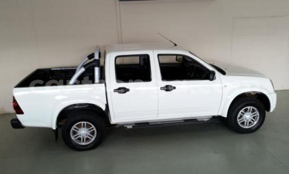 Buy Used Isuzu KB White Car in Ezulwini in Hhohho Buy Used Isuzu KB White Car in Ezulwini in Hhohho